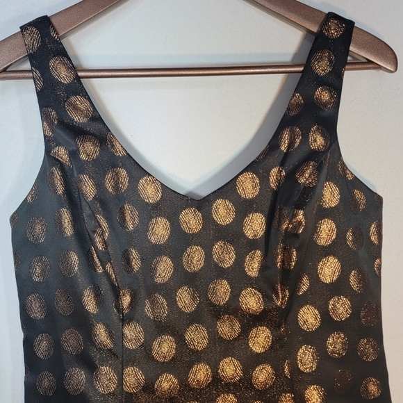 FAIRWEATHER Retro Black and Gold circle pattern mini dress V-neck. Zip up. - Picture 4 of 9